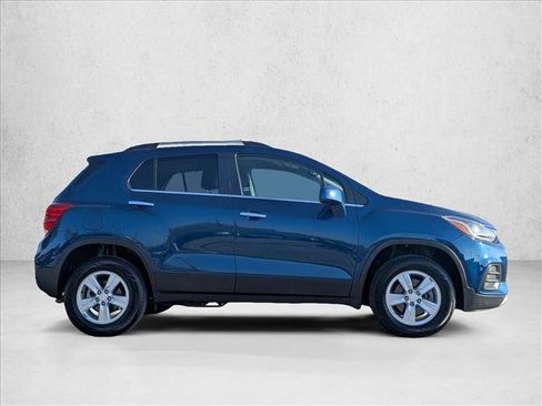 Used 2020 Chevrolet Trax LT w/ Driver Confidence Package image 4
