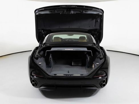 Used 2011 Ferrari California image 16
