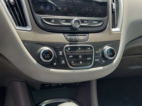 Used 2022 Chevrolet Malibu LT FWD image 27