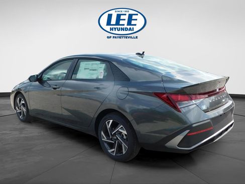 Used 2025 Hyundai Elantra Sport image 5