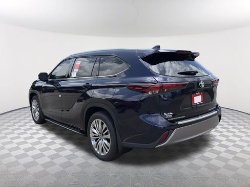 New 2026 Toyota Highlander Platinum AWD/4WD image 5