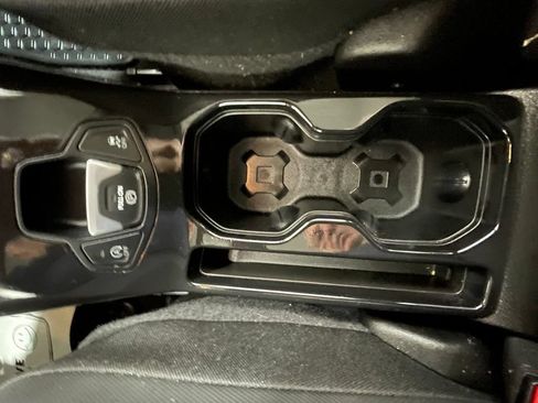 Used 2022 Jeep Renegade Latitude AWD/4WD image 17