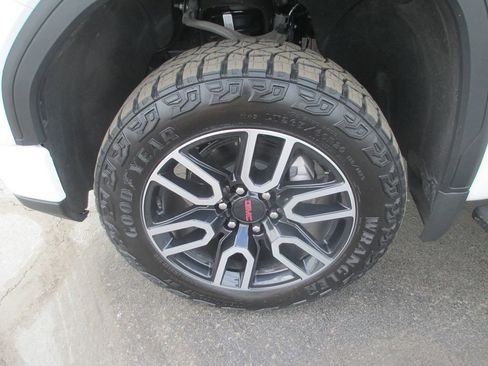 Used 2025 GMC Sierra 1500 AT4 w/ AT4 Premium Package image 15