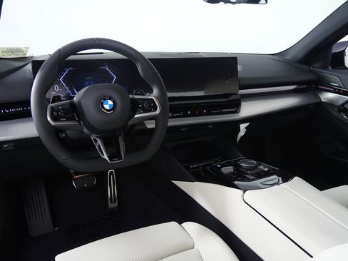 Used 2026 BMW 530i xDrive w/ M Sport Package image 17
