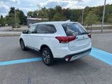 Used 2020 Mitsubishi Outlander SE image 3