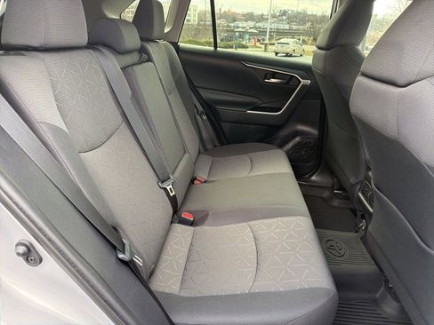 Used 2021 Toyota RAV4 XLE w/ Convenience Package image 14
