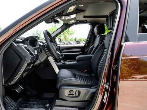 New 2026 Land Rover Discovery Limited Edition AWD/4WD image 4