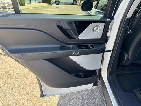 Used 2025 Lincoln Aviator Reserve w/ Luxury Package AWD/4WD image 20