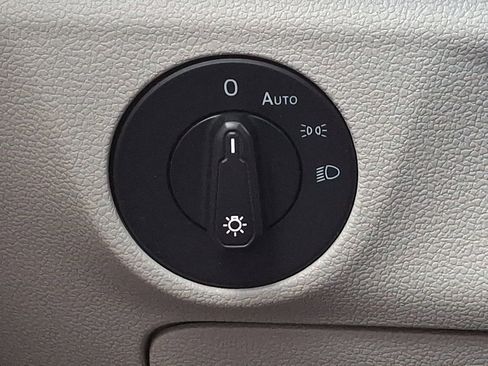 Used 2019 Volkswagen Jetta SEL image 23