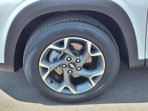 Used 2024 Chevrolet Trax LT w/ LT Convenience Package FWD image 29