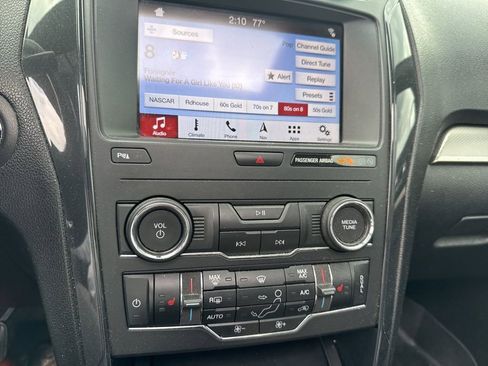 Used 2019 Ford Explorer XLT w/ Equipment Group 202A AWD/4WD image 15