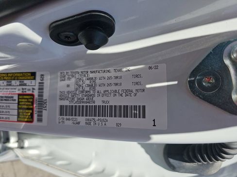 Used 2022 Toyota Tundra SR5 w/ SR5 Premium Package AWD/4WD image 37