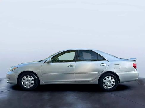 Used 2005 Toyota Camry SE image 2