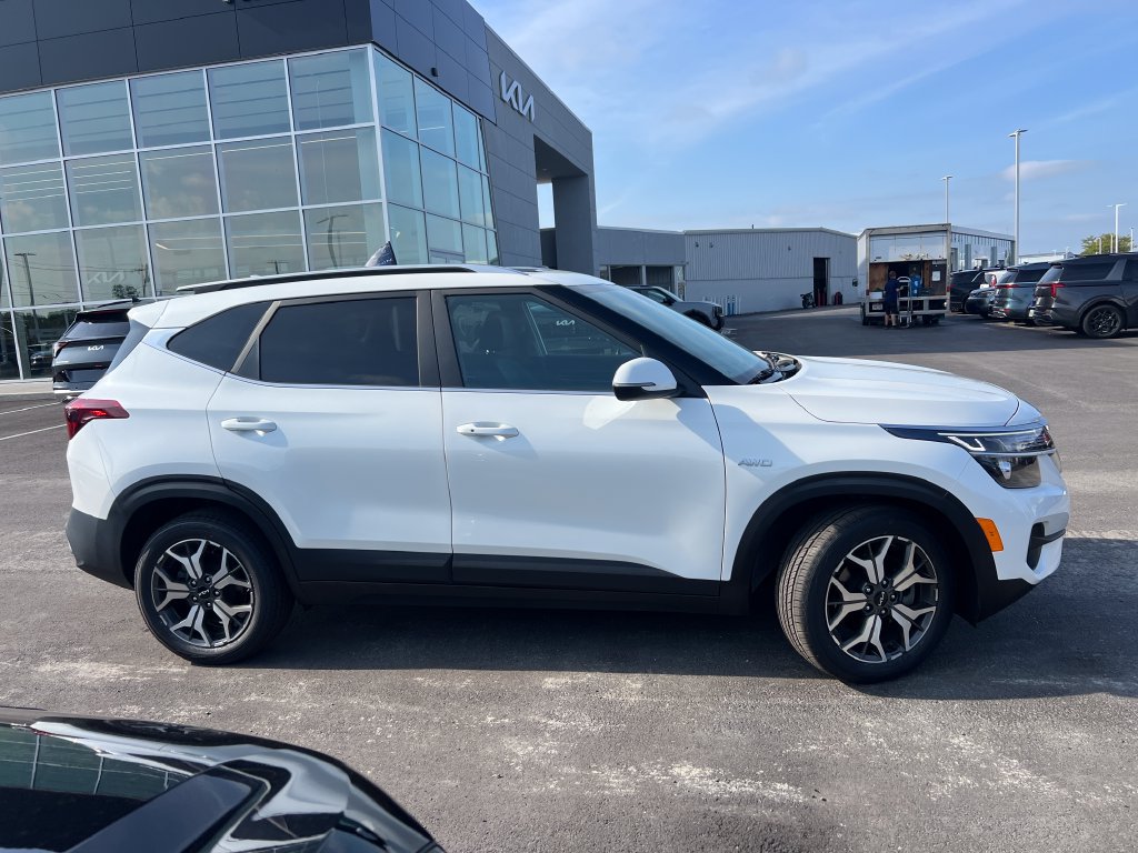 Certified 2023 Kia Seltos EX AWD/4WD image 3