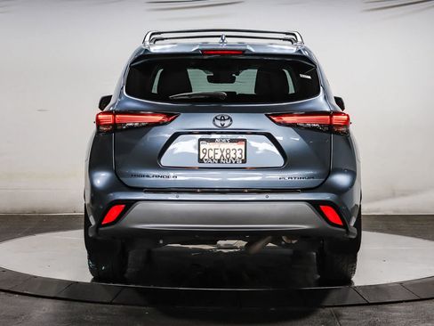 Used 2022 Toyota Highlander Platinum FWD image 3