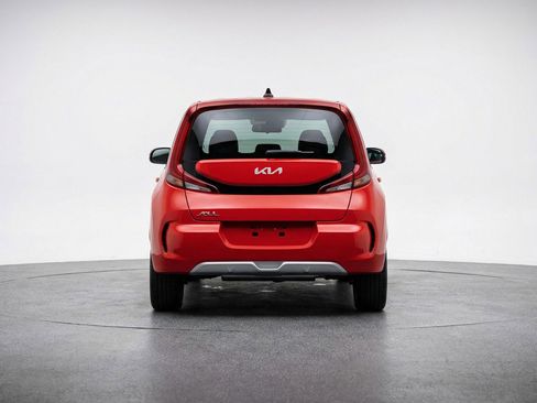 Used 2025 Kia Soul LX w/ LX Technology Package FWD image 7