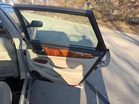 Used 2002 Jaguar XJ8 image 22