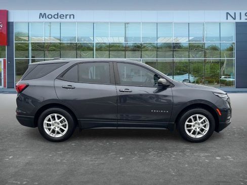 Used 2022 Chevrolet Equinox LS AWD/4WD image 4