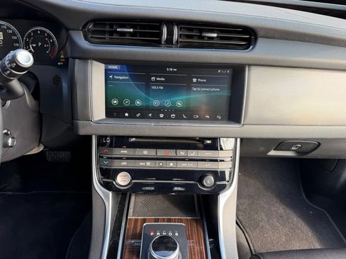 Used 2018 Jaguar XF S AWD/4WD image 32