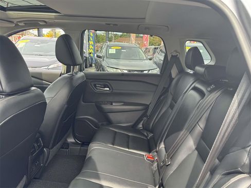 Used 2023 Nissan Rogue SL w/ SL Premium Package image 12