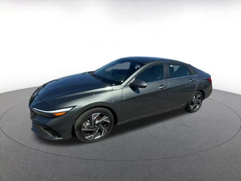 Used 2025 Hyundai Elantra Limited image 8