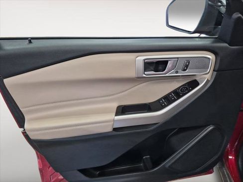 Used 2023 Ford Explorer XLT w/ Equipment Group 202A image 11