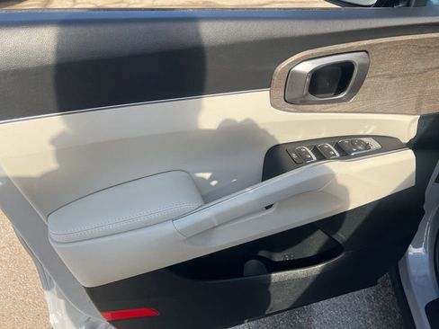 Certified 2023 Kia Sorento EX w/ Panoramic Sunroof Package image 7