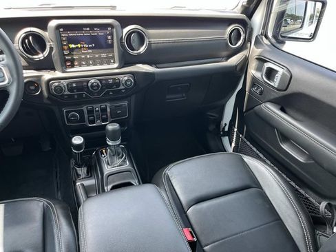 Used 2023 Jeep Gladiator Overland w/ Popular Equipment Package AWD/4WD image 15