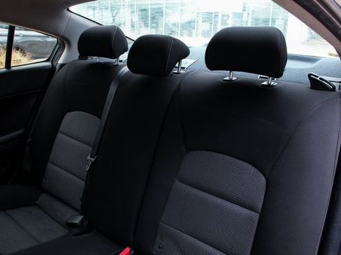 Used 2017 Kia Forte LX image 36