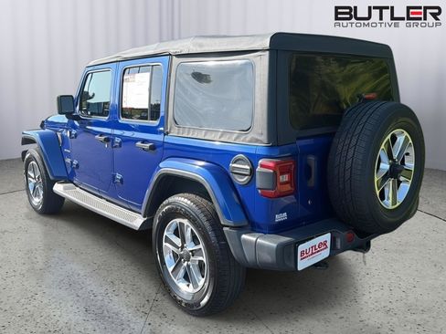 Used 2018 Jeep Wrangler Unlimited Sahara AWD/4WD image 4