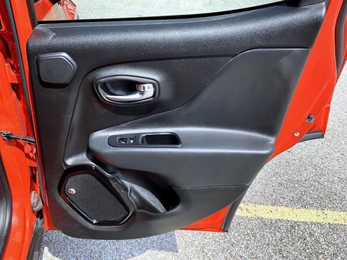 Used 2018 Jeep Renegade Altitude image 18