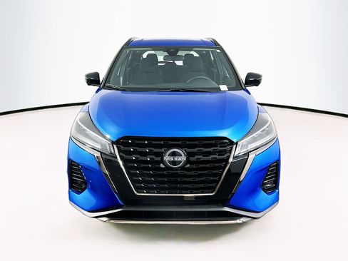 Used 2024 Nissan Kicks SR image 2