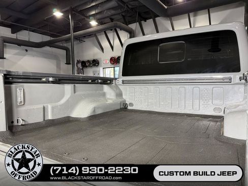 Used 2022 Jeep Gladiator Rubicon w/ LED Lighting Group AWD/4WD image 14