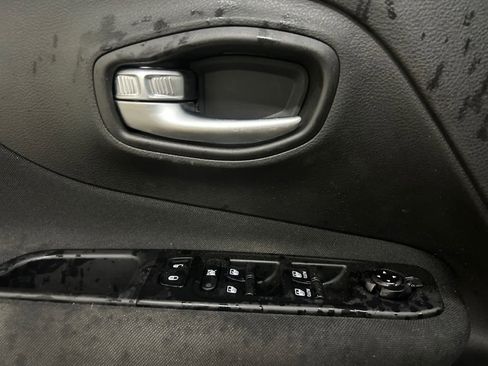 Used 2021 Jeep Renegade Latitude image 11