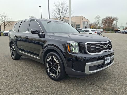 Used 2023 Kia Telluride S w/ S Sunroof Package image 3