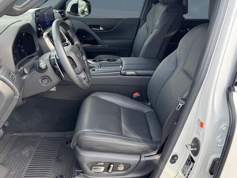 Used 2024 Lexus LX 600 4WD w/ Luxury Package image 8