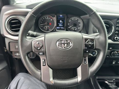 Certified 2023 Toyota Tacoma TRD Off-Road AWD/4WD image 10