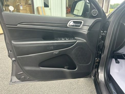 Used 2020 Jeep Grand Cherokee Limited RWD image 16