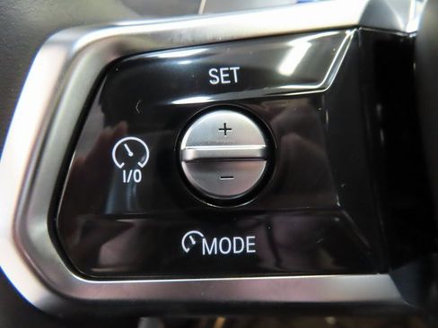 Used 2025 BMW 740i image 22