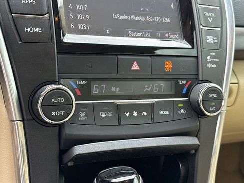 Used 2015 Toyota Camry XLE w/ Moonroof Package image 22