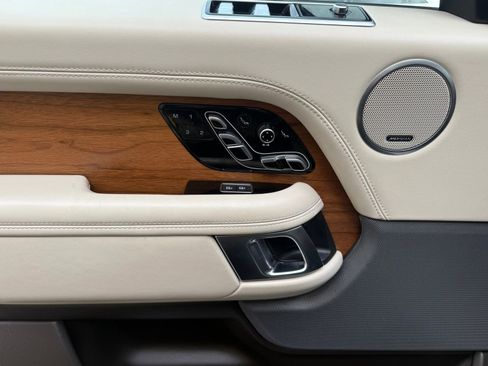 Used 2021 Land Rover Range Rover Autobiography image 28