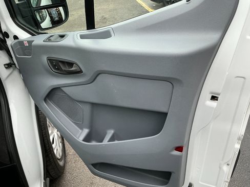 Used 2019 Ford Transit 150 XLT image 28