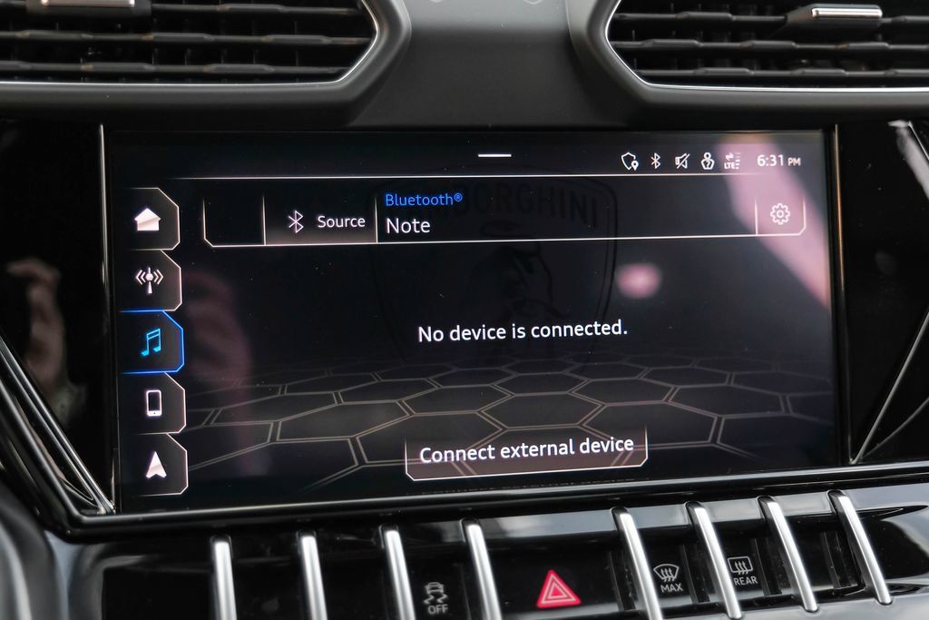 Used 2022 Lamborghini Urus AWD/4WD image 38