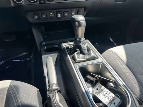 Used 2020 Toyota Tacoma TRD Sport w/ Technology Package AWD/4WD image 23