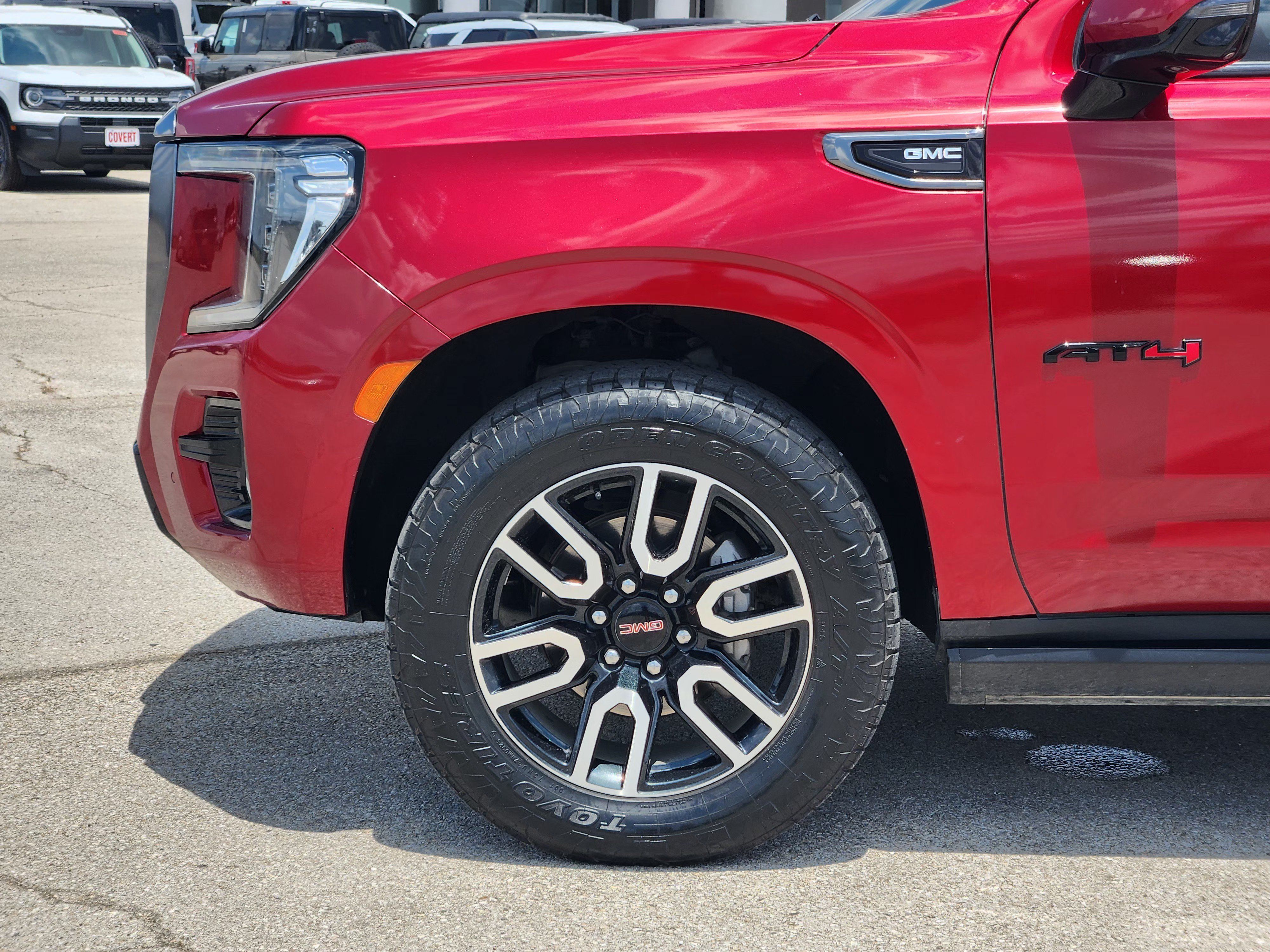 Used 2023 GMC Yukon AT4 w/ AT4 Premium Package AWD/4WD image 13