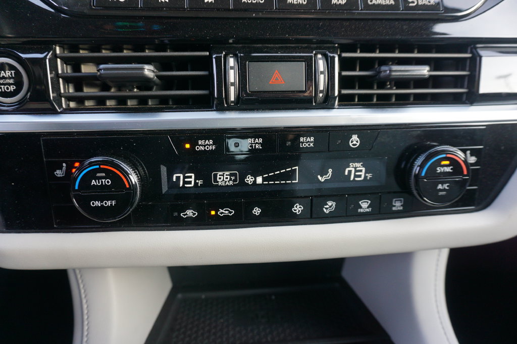 Used 2024 Nissan Pathfinder SL w/ SL Premium Package FWD image 12