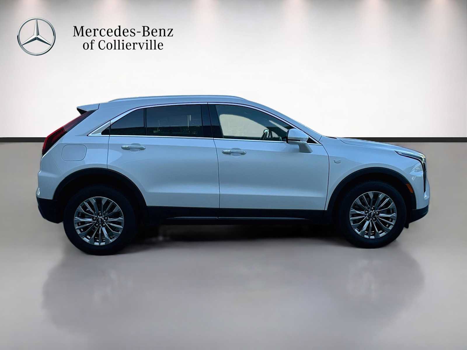Used 2024 Cadillac XT4 Premium Luxury w/ Cold Weather Package FWD image 4