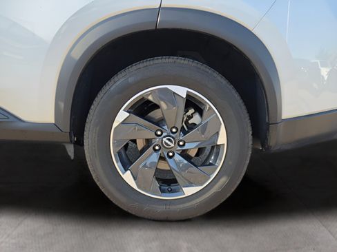 Certified 2025 Nissan Rogue SV FWD image 14