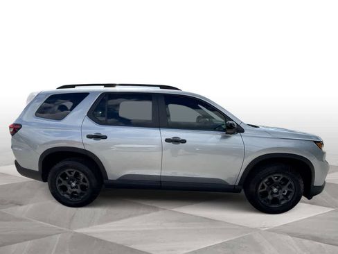 Used 2025 Honda Pilot TrailSport image 9