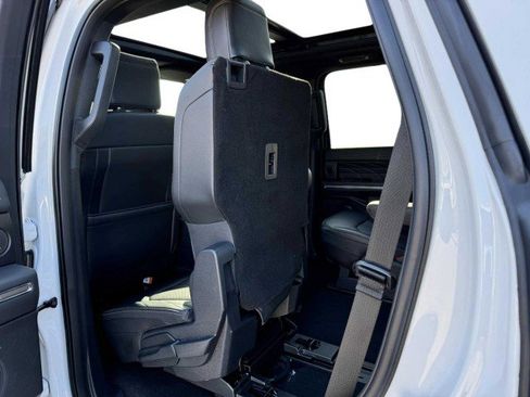 Used 2024 Ford Expedition Platinum image 40